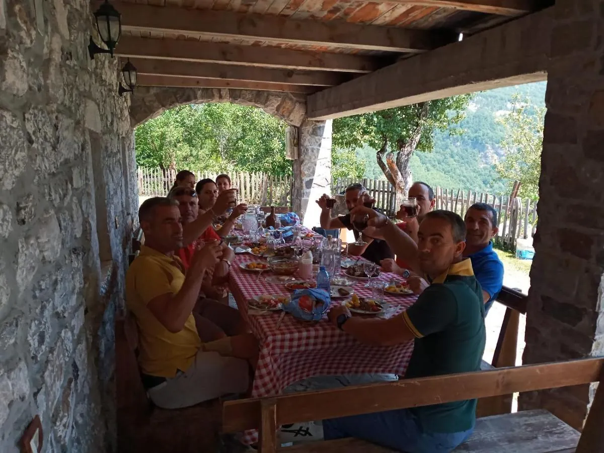 Hotel Bujtina Carku Theth Affittacamere