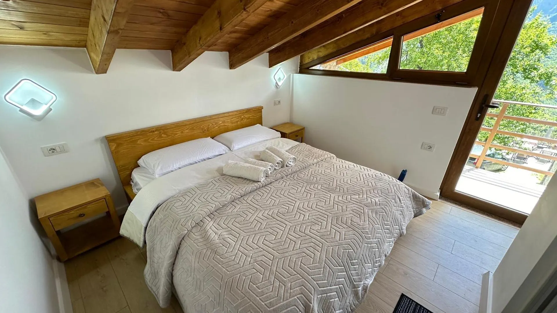 Hotel Bujtina Carku Theth Affittacamere
