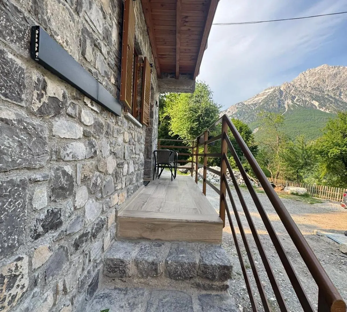 Hotel Bujtina Carku Theth Affittacamere