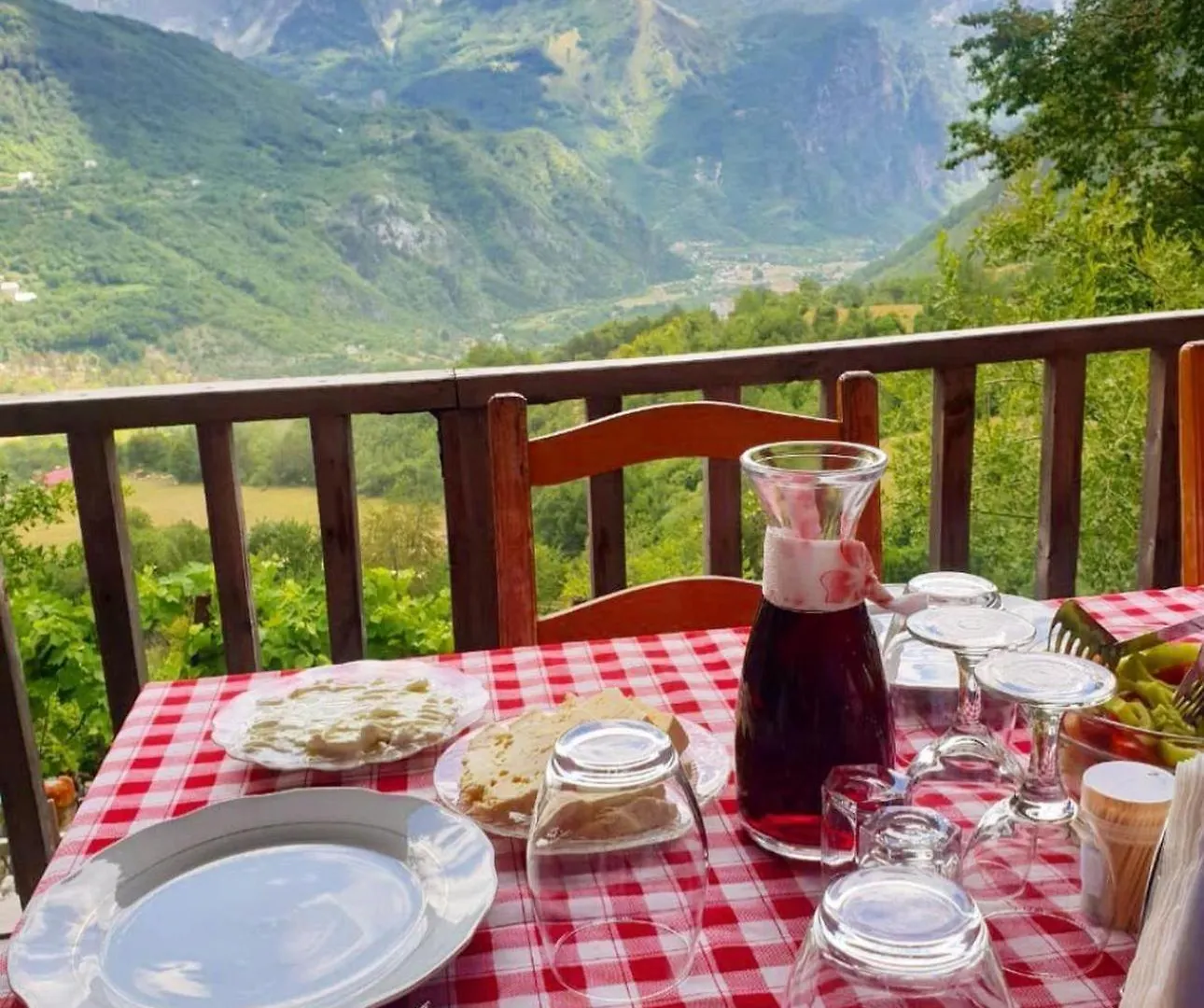 Hotel Bujtina Carku Theth Affittacamere