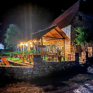 Kujtimi Theth