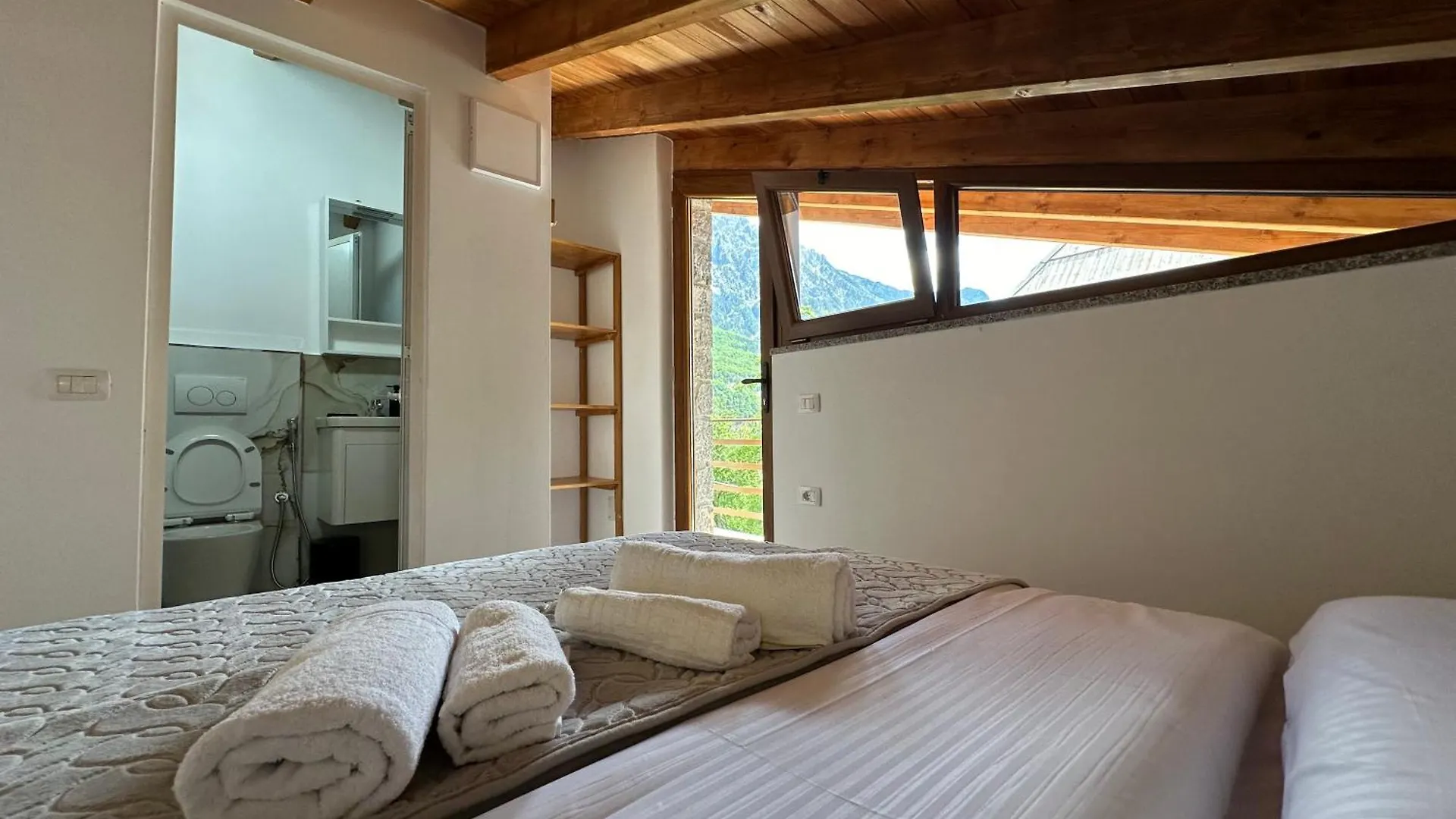 Bujtina Carku Hotel Theth Albania