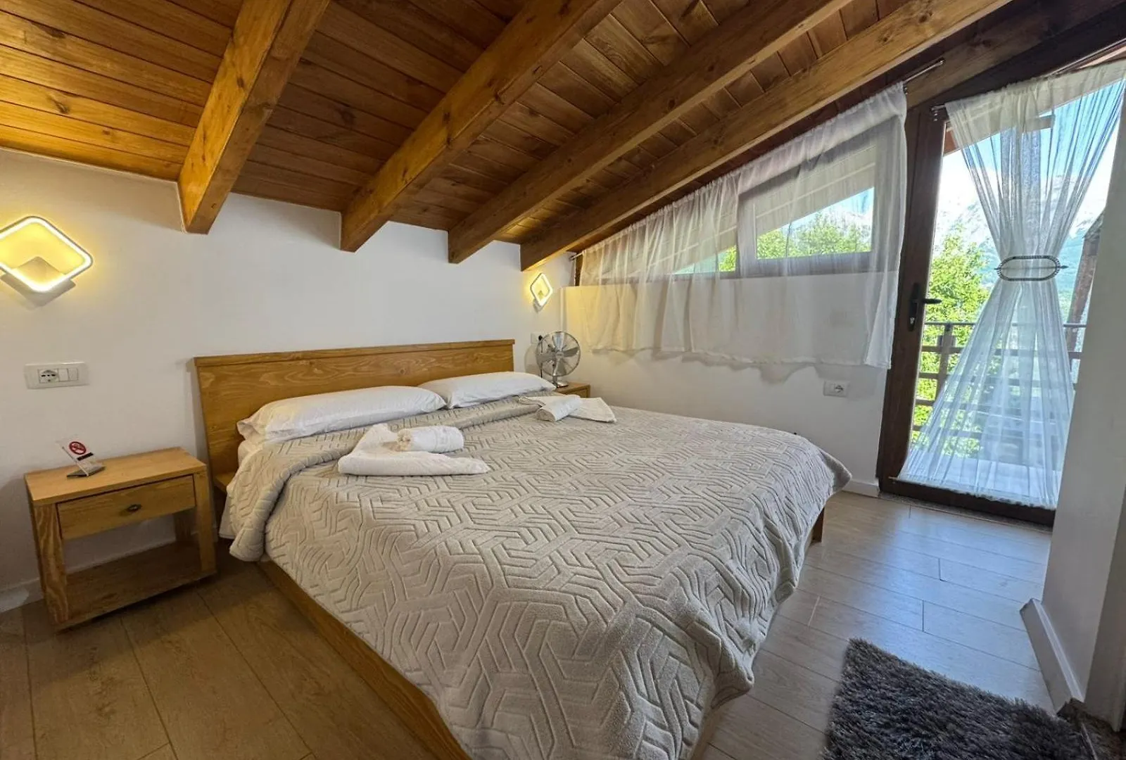Bujtina Carku Hotel Theth Albania